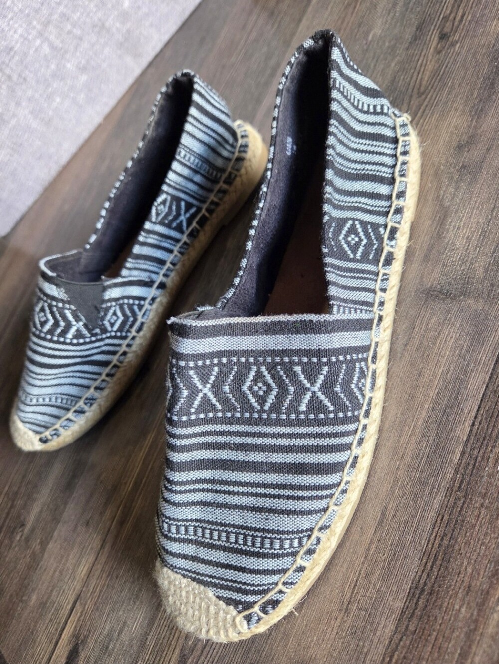 Minnetonka 'Pam' Shoes Size 6